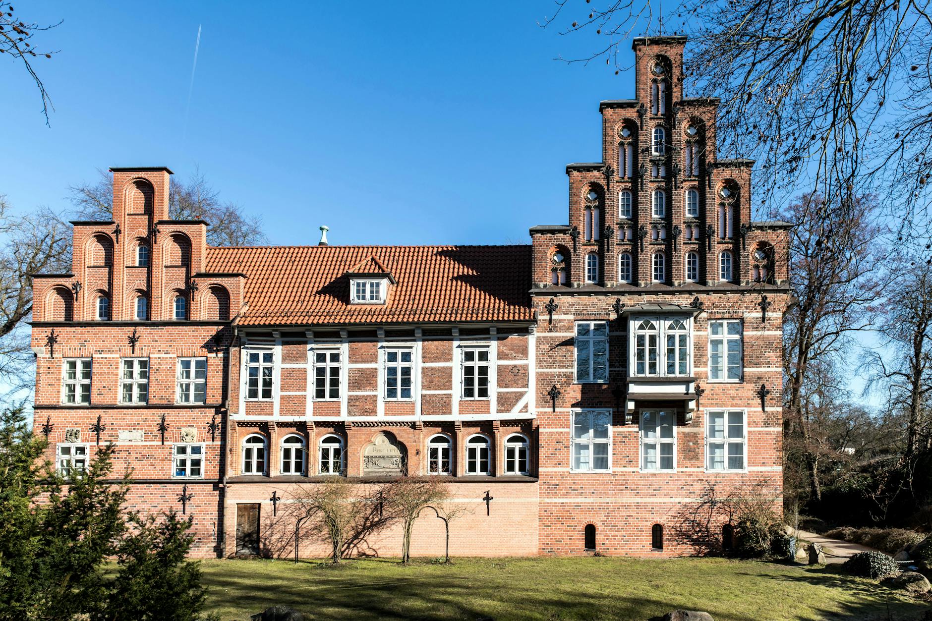 Explore the charm of a historic castle in Hamburg, showcasing traditional brick architecture and peaceful surroundings.