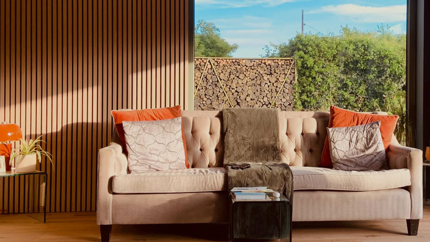 Chêne Naturel, Noyer ou Chêne Noir: quel panneau choisir pour votre intérieur?