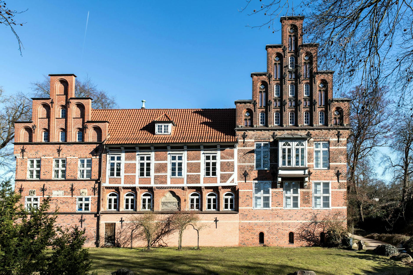 Explore the charm of a historic castle in Hamburg, showcasing traditional brick architecture and peaceful surroundings.